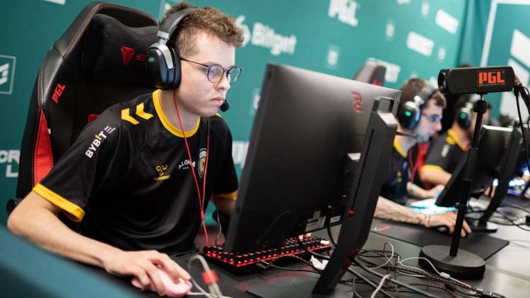 f4 stzin saiu do time titular Case Esports