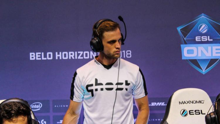 JamezIRL renunciou ao cargo de treinador principal Cloud 9