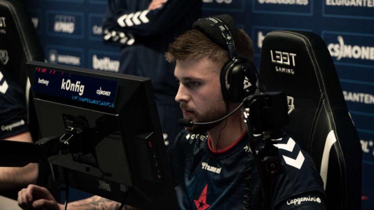 k0 nfig anunciou a busca por uma nova equipe