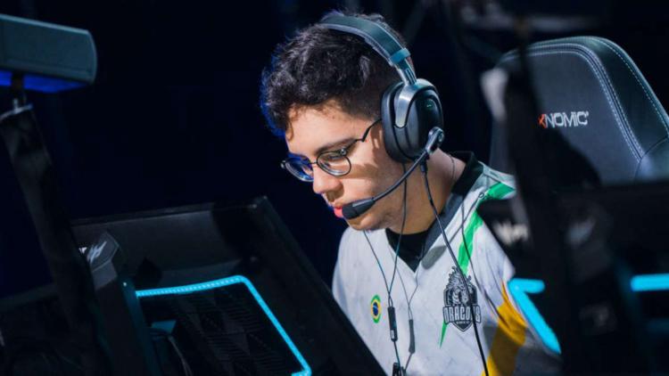 peres deixou a equipe titular Black Dragons e-Sports