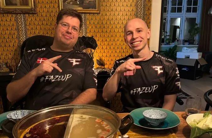 karrigan dá as boas-vindas a EliGE ao FaZe Clan com uma revelação exclusiva do almoço