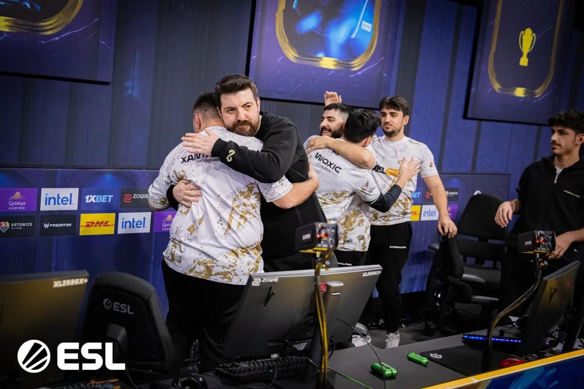 Eternal Fire derrota FaZe Clan e avança para os playoffs do IEM Katowice 2025