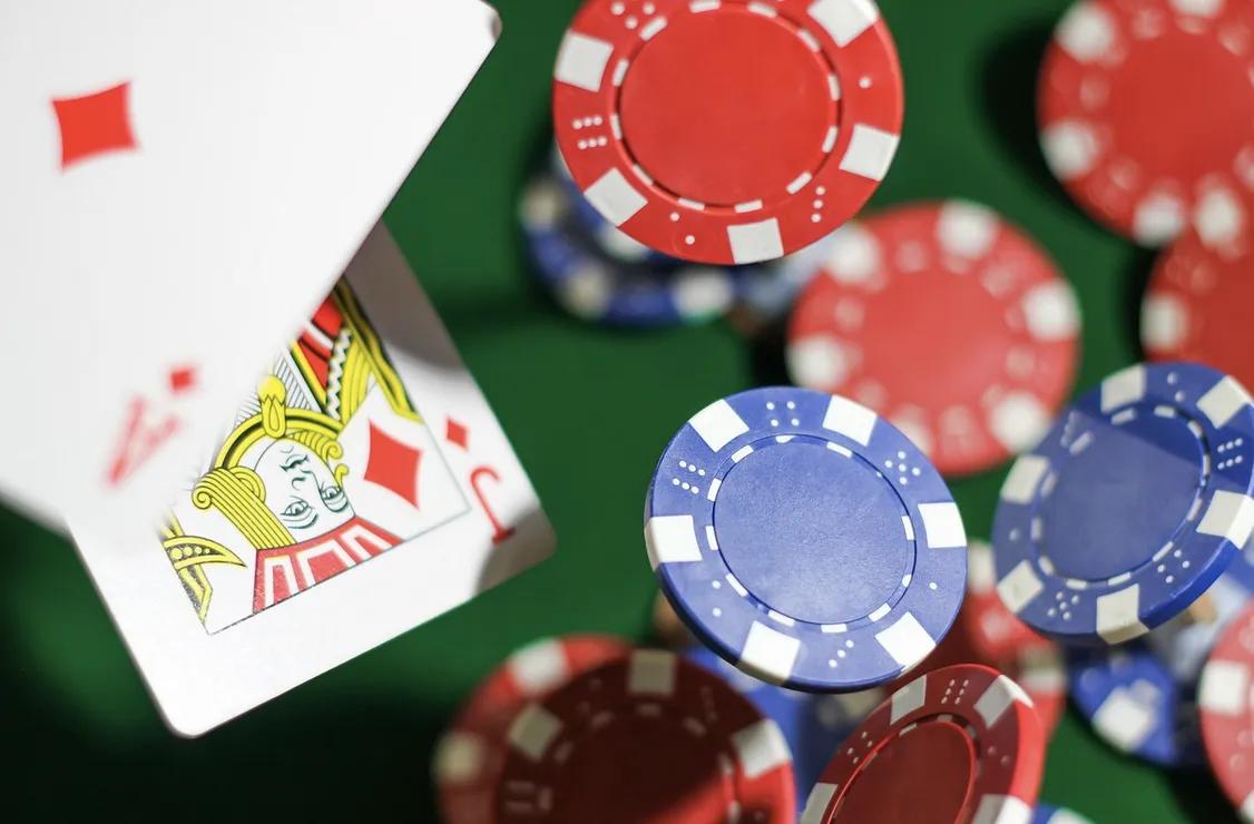 Por que o Blackjack Social tem resultados diferentes
