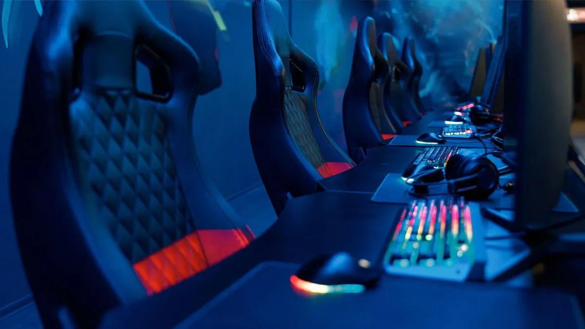Plataformas de torneios que fundem jogos tradicionais de casino com desportos de competição