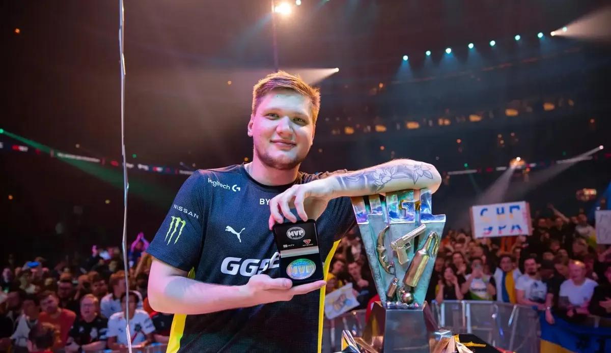 s1mple deixa a NAVI após nove anos icónicos e assina com a BC.Game