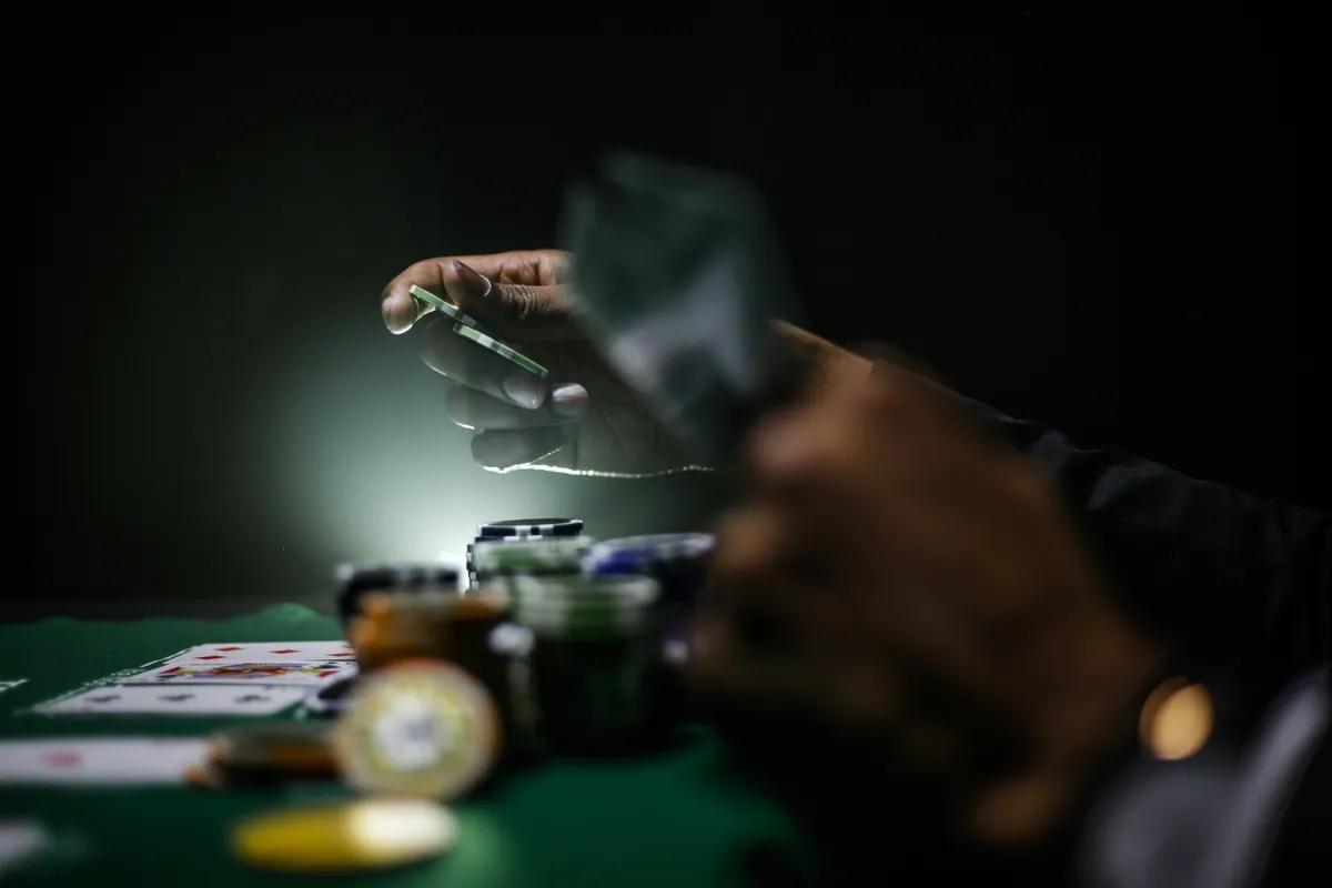A intersecção do acaso e da estratégia nas actividades digitais modernas