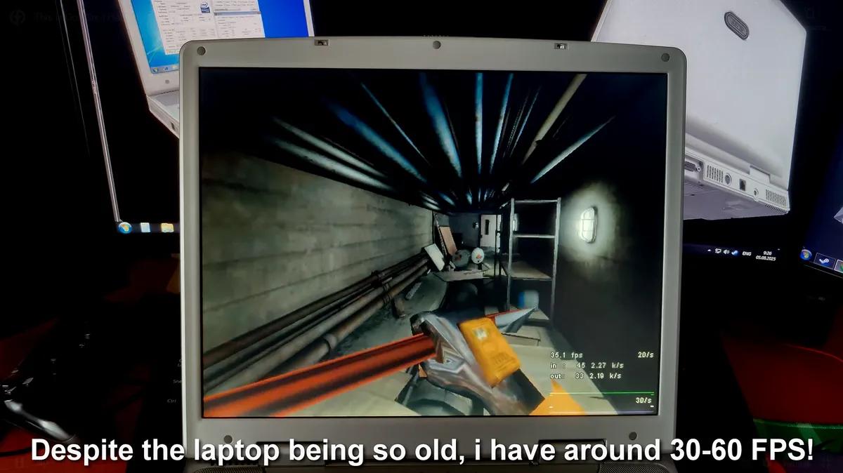 Modder do Half-Life faz o mapa do Half-Life 2 funcionar no GoldSrc e roda-o num portátil de 2002