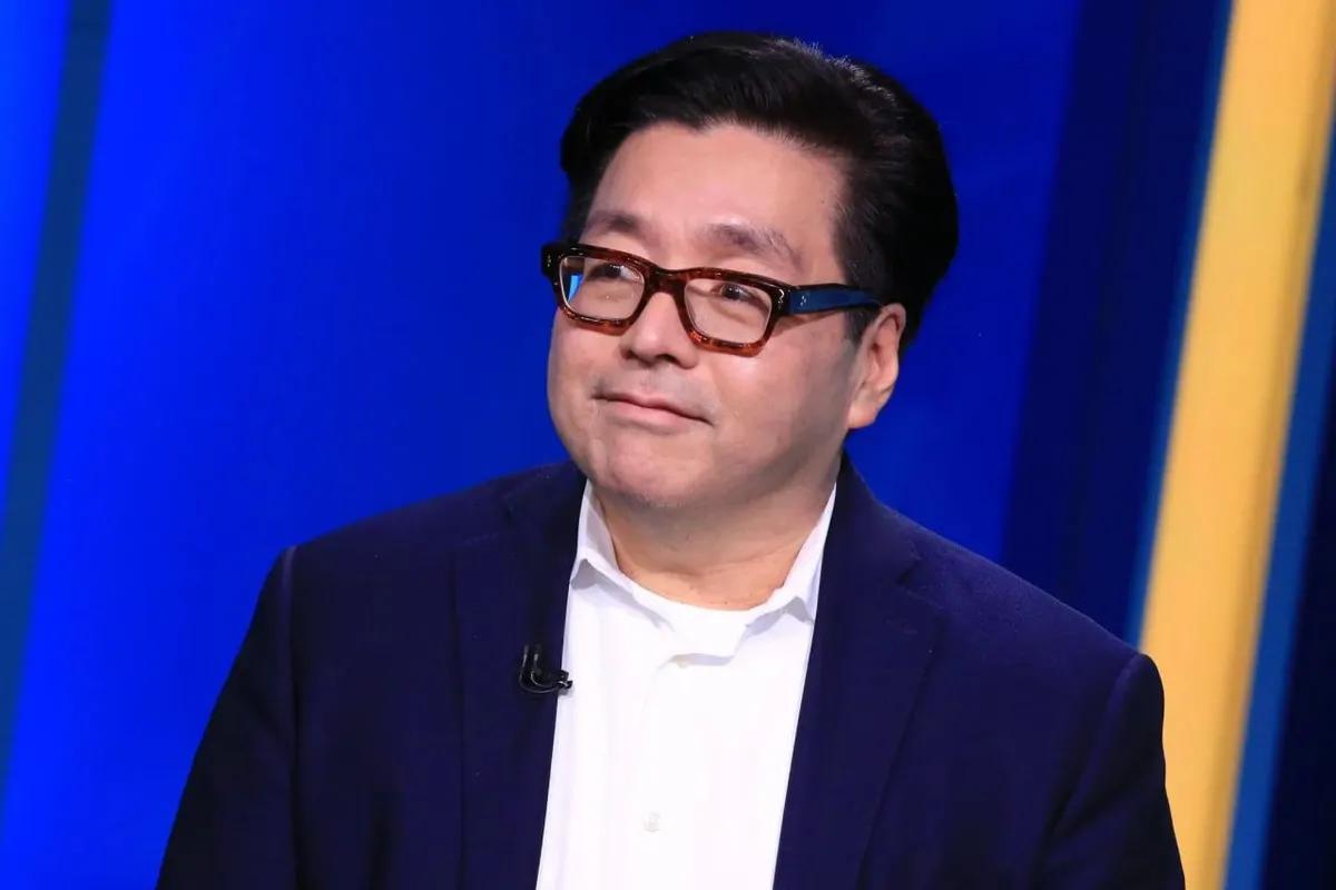 Tom Lee prevê alta do Ethereum para US$ 20.000 em 2026, mas com alerta.