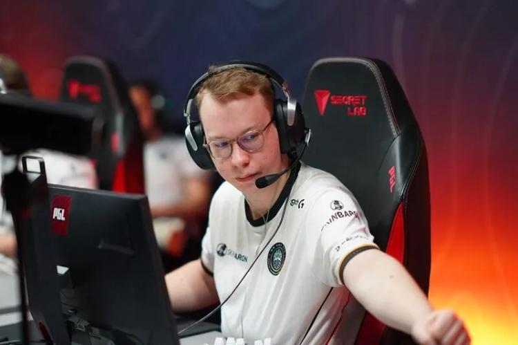 Depois de uma época difícil: a febre do Leaves BIG