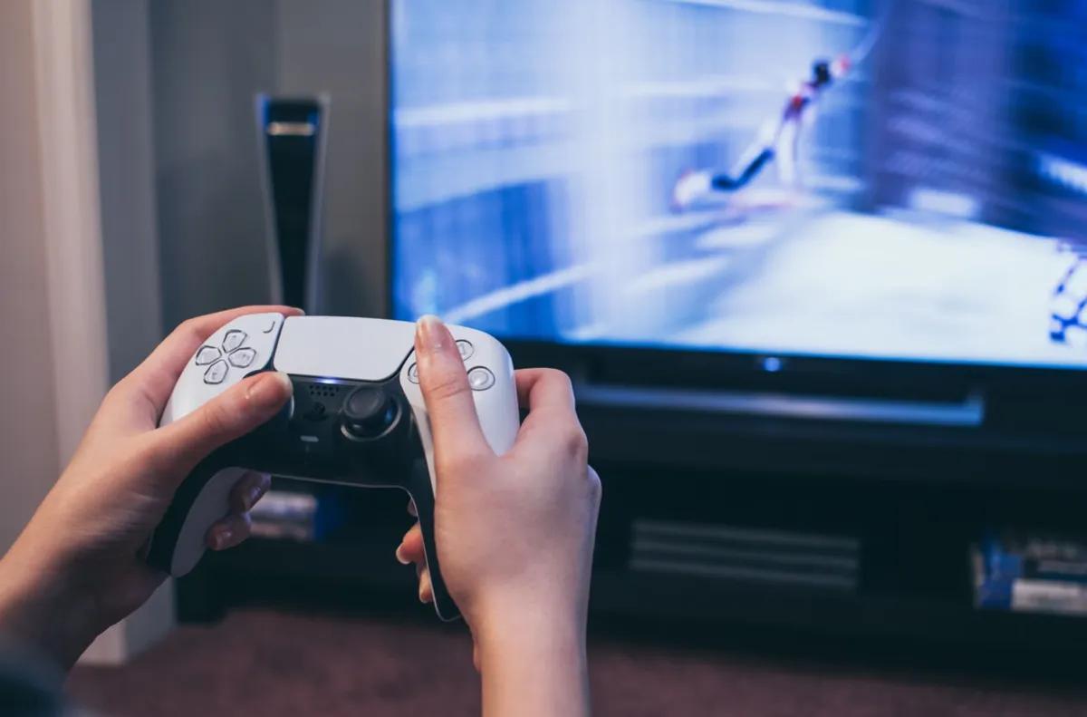 Jogadores do PlayStation 5 ficam confusos após a Sony introduzir verificações silenciosas de DRM.