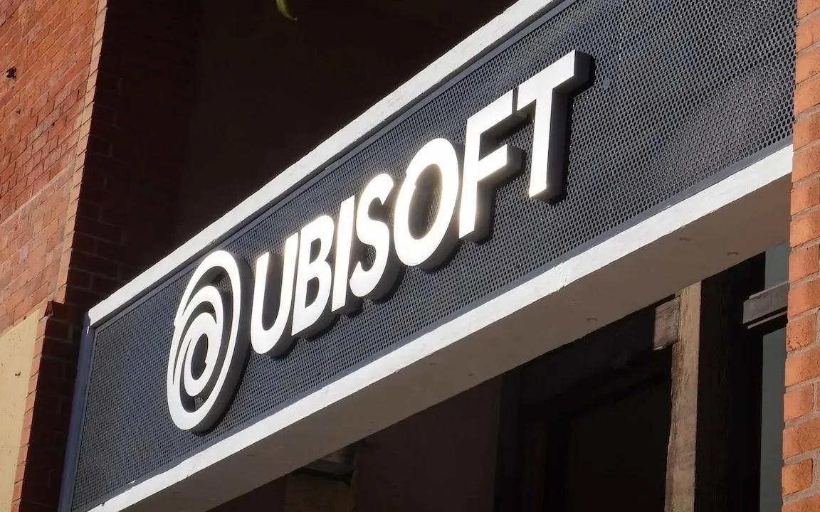 A Ubisoft prevê prejuízo de € 1,3 bilhão em 2025, com queda de 16% nas ações e recuperação adiada para 2027.