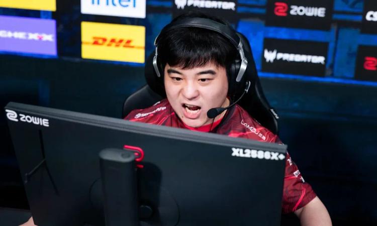 A TYLOO multou Jee devido a um comportamento inadequado perante as câmaras durante um jogo