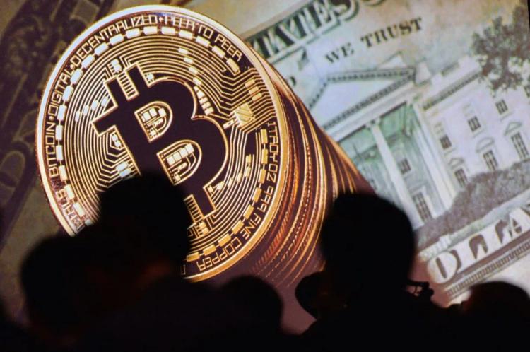 Os investimentos bilionários em criptomoedas estão rendendo US$ 1.306 por dia.