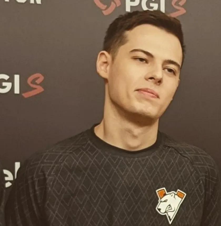 H1 RUZEN deixou o coaching em Virtus.pro