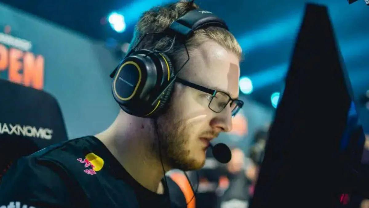 fnatic moveu smooya para o banco