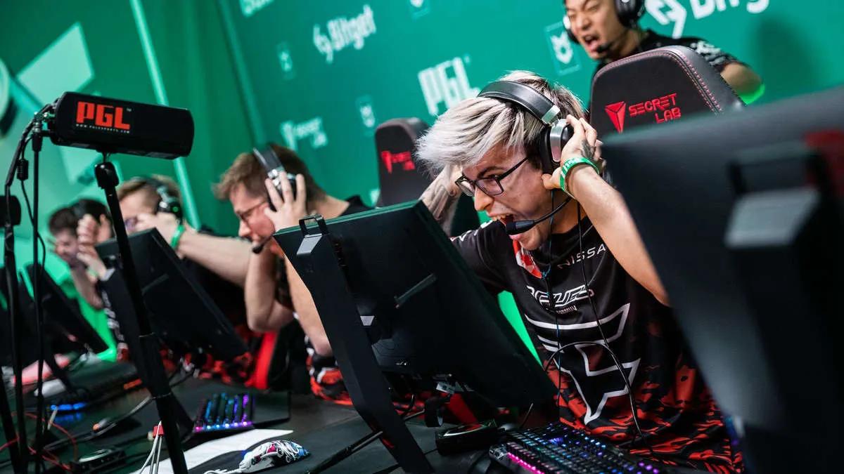 Twistzz criticou jogadores que se mudaram para VALORANT