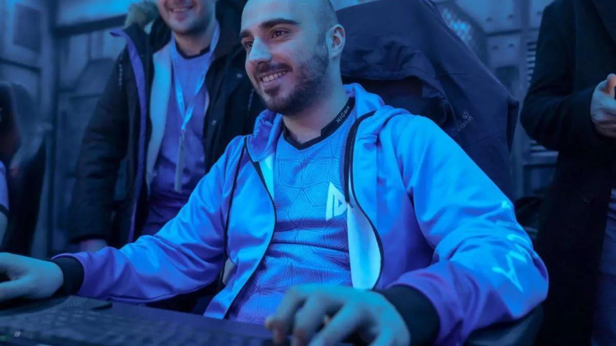 KuroKy jogou com 121 heróis em partidas oficiais. Em breve sua marca chegará a 122