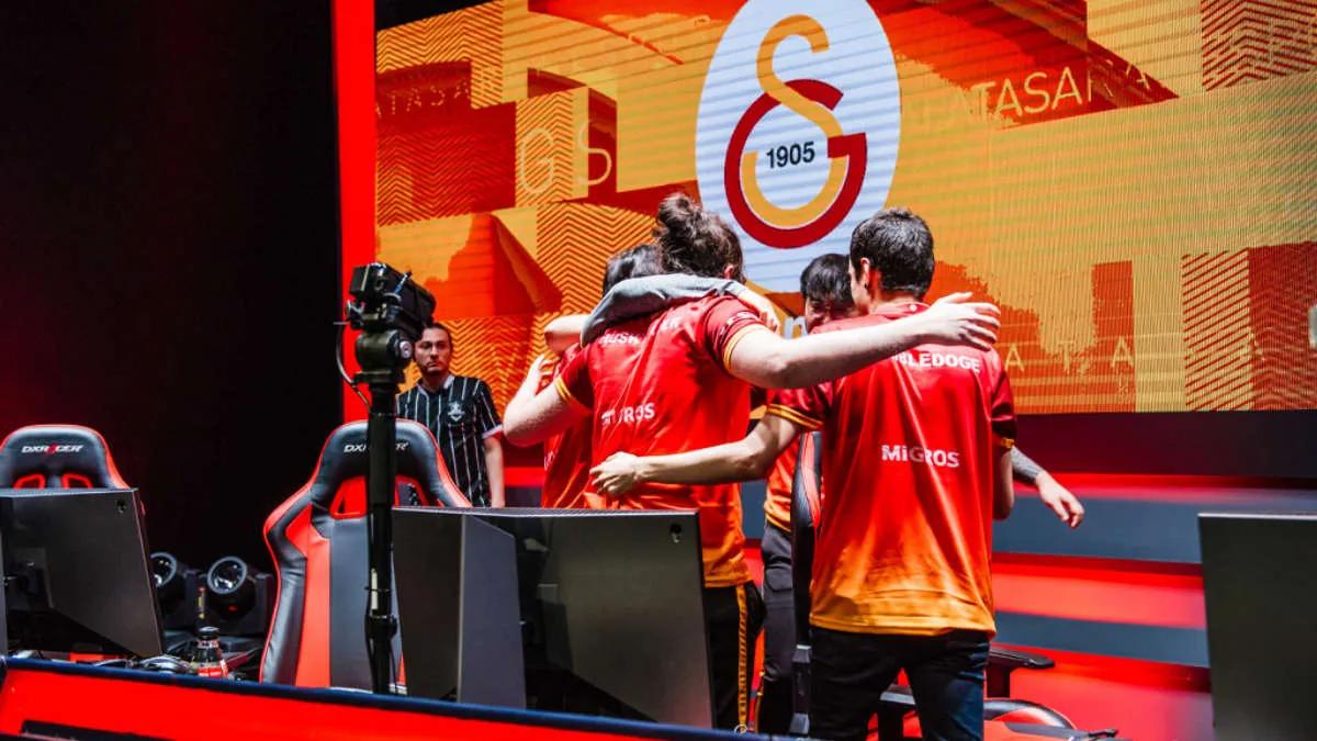 Galatasaray Esports e Fenerbah ç e Esports cancelaram escalações para League of Legends