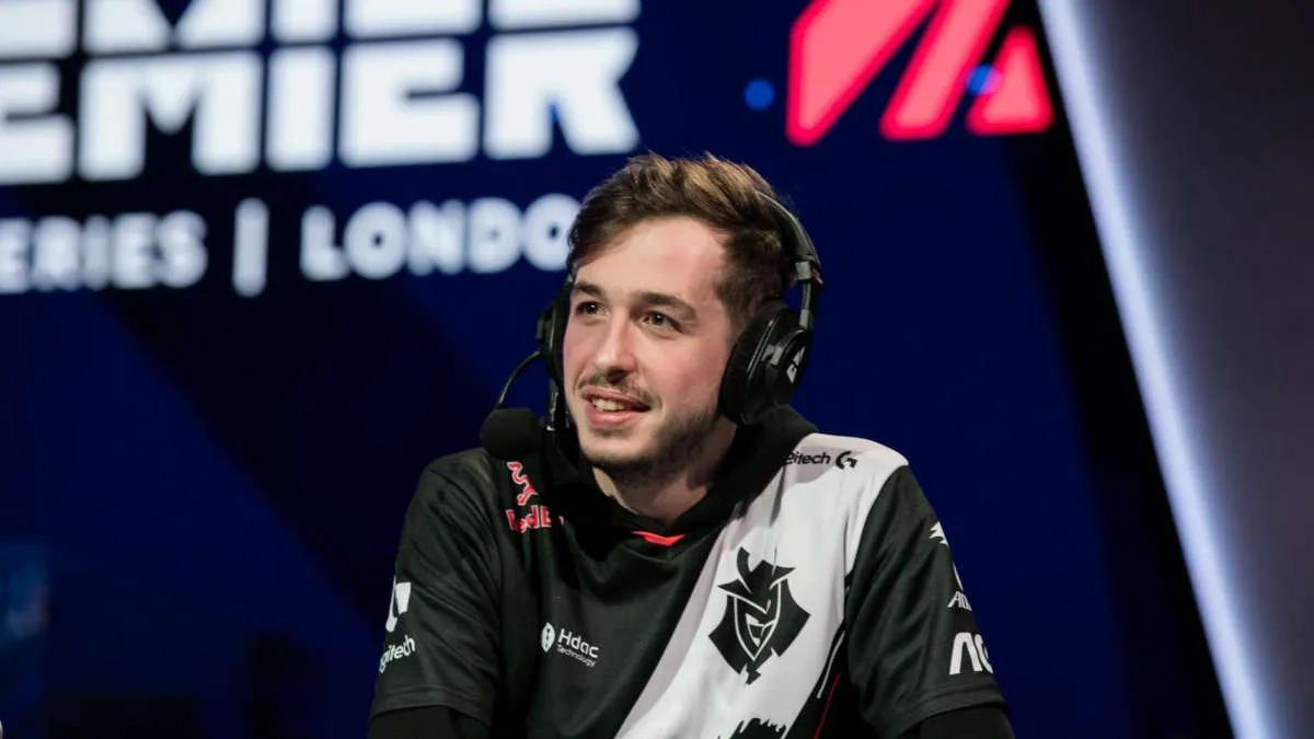 kennyS: "Acabei com a bunda entre duas cadeiras sem saber o que realmente queria fazer"