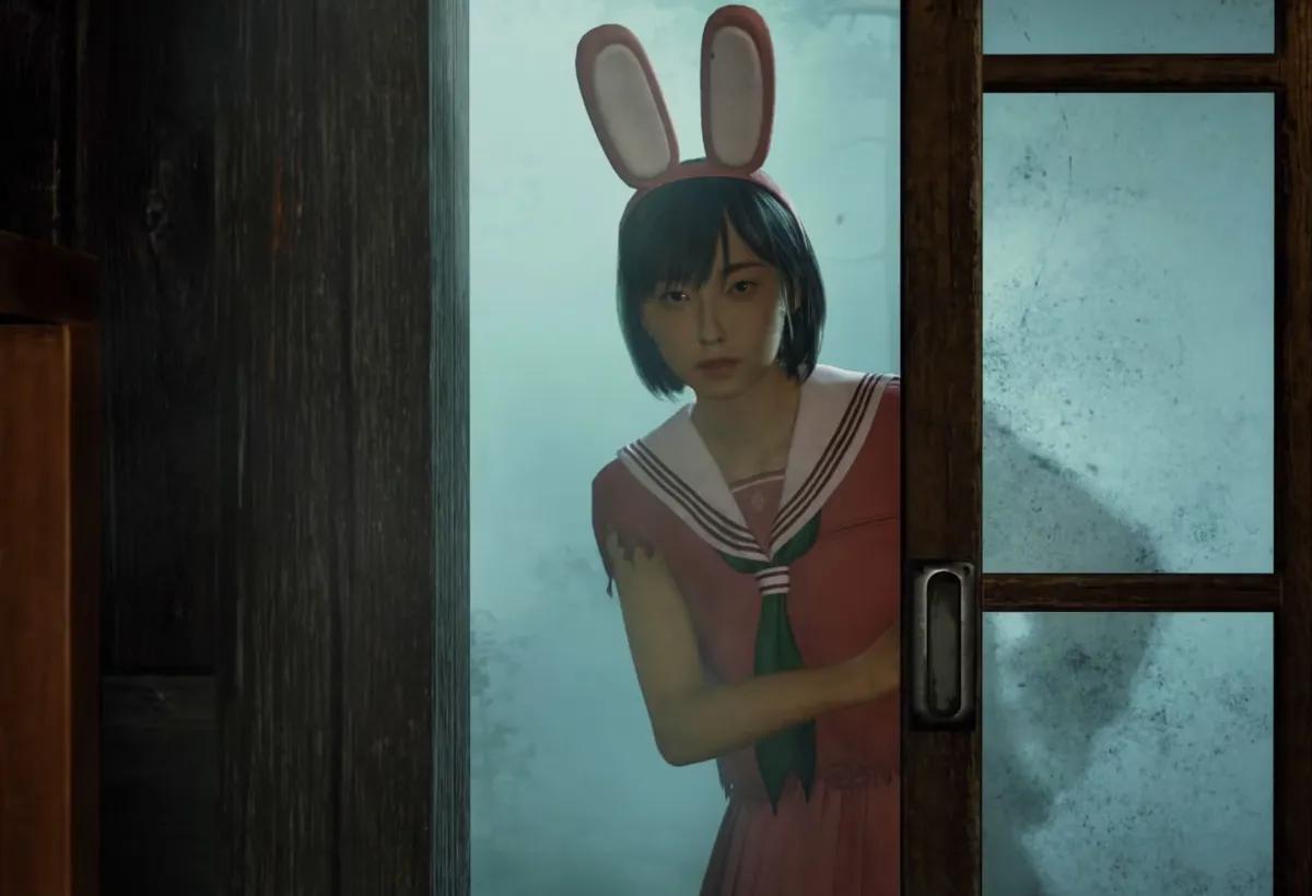 A fantasia de coelho cor-de-rosa de Silent Hill f oferece um alívio nostálgico no meio do horror