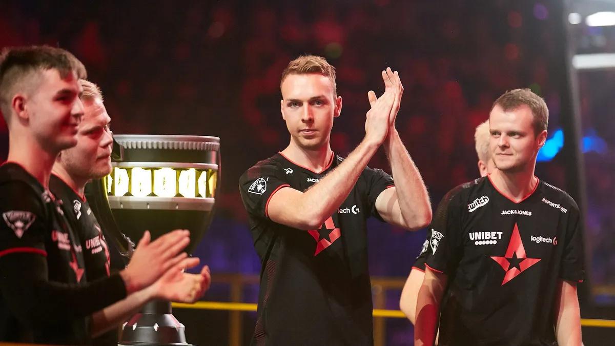 O tetracampeão de Major Lukas "gla1ve" Rossander retira-se oficialmente dos jogos profissionais