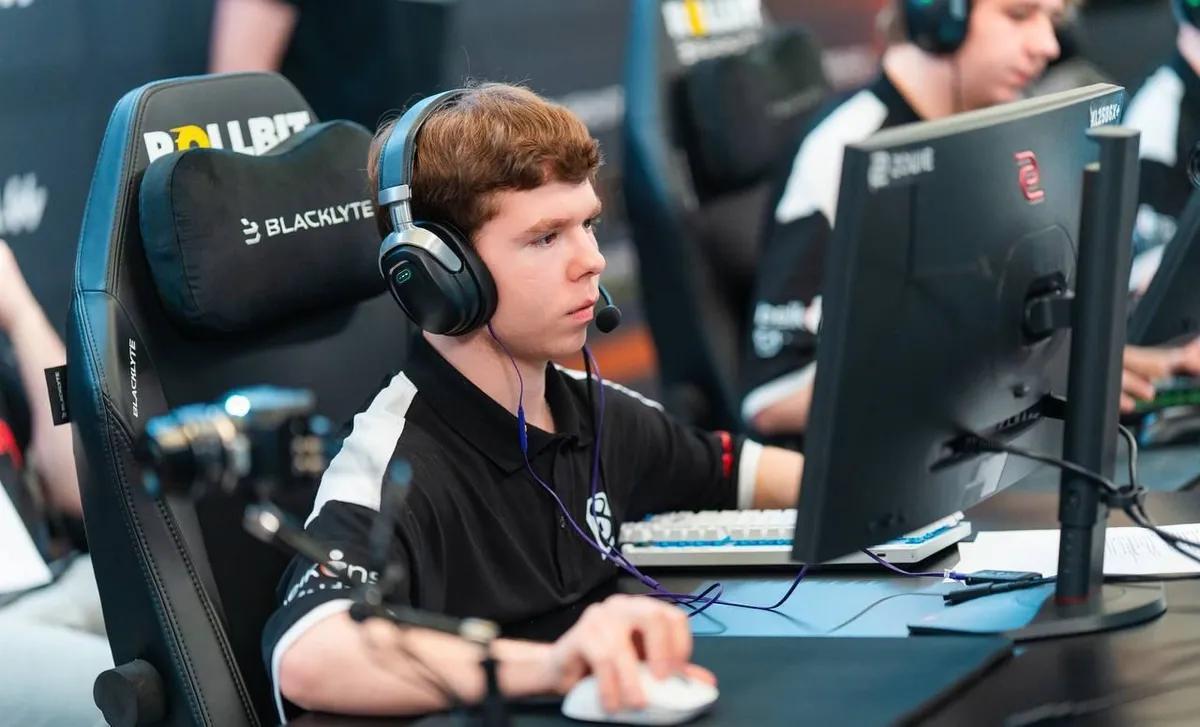 Danyyl "headtr1ck" Valitov deixa a B8 - jogador colocado na lista de transferências