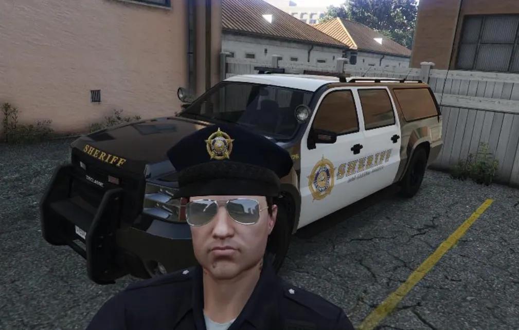 A minha viagem ao mundo surpreendentemente detalhado da força policial de GTA