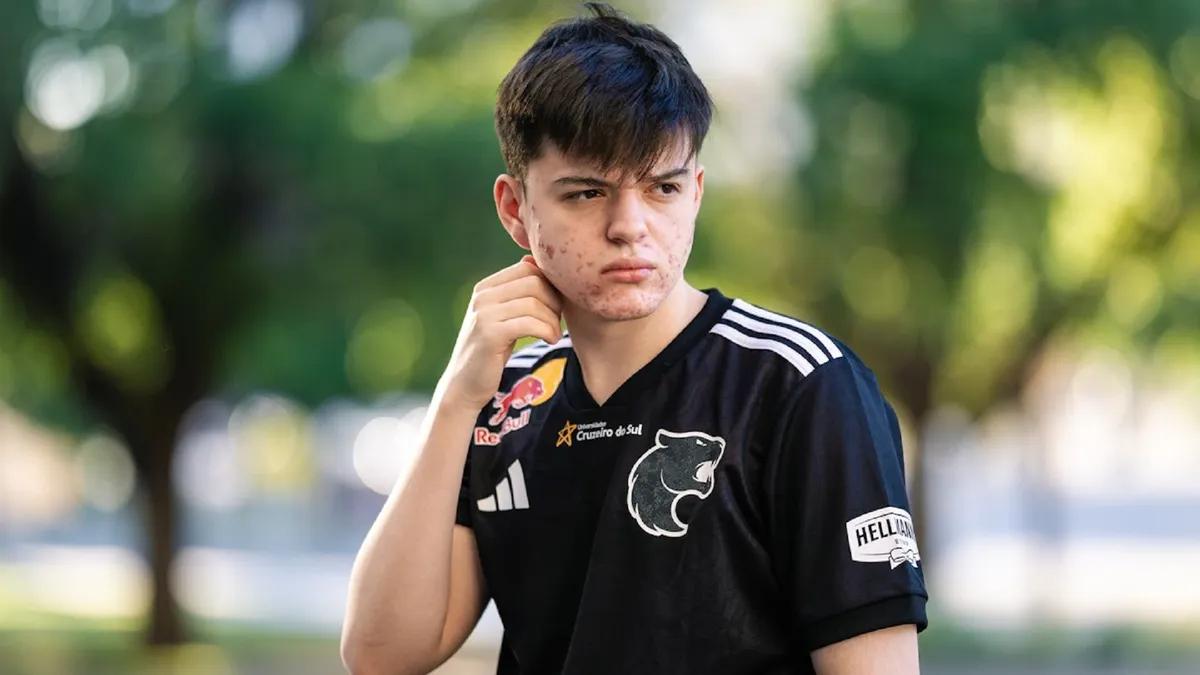 molodoy torna-se embaixador da Snickers no Cazaquistão