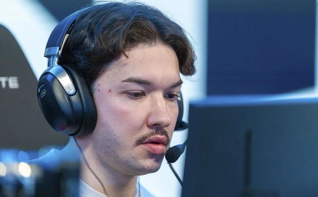 Valve enfrenta reação negativa por novo adesivo para o principal torneio de CS.