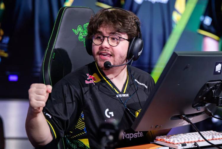 O capitão da Natus Vincere, chloric, prepara-se para deixar a equipa