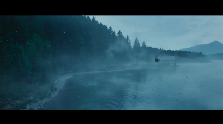 Um retorno visualmente impressionante, mas, em última análise, vazio, a um clássico do terror.