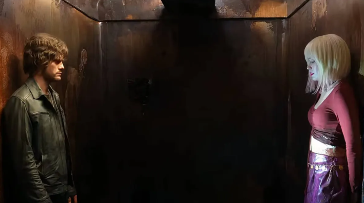 Um retorno visualmente impressionante, mas em última análise vazio, a um clássico do terror.