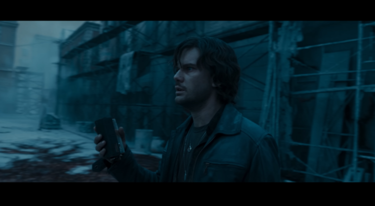 Um retorno visualmente impressionante, mas em última análise vazio, a um clássico do terror.